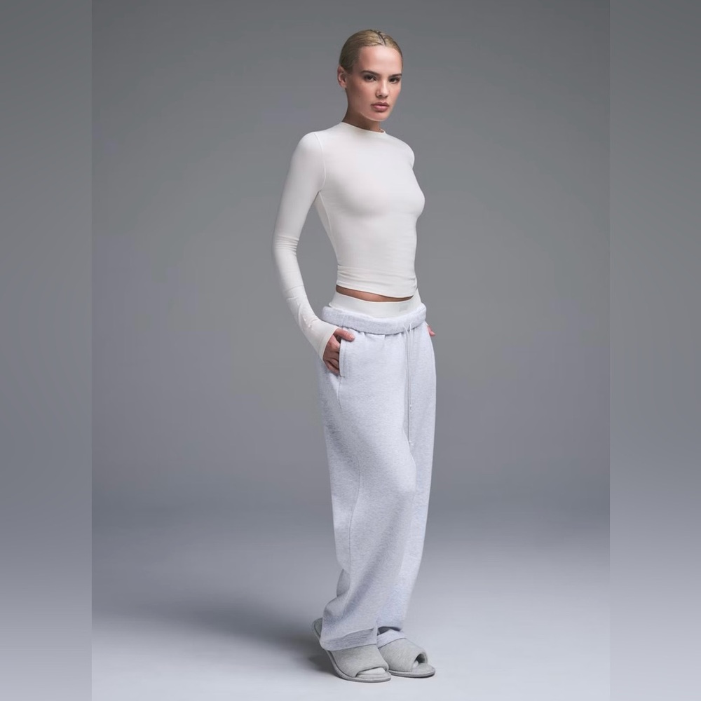 SKIMS Cotton Jersey Long Sleeve T-Shirt - Picture 2 of 5